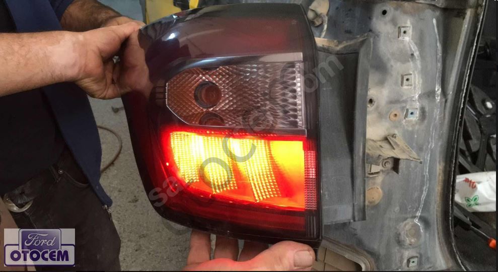 FORD KUGA ARAÇLAR İÇİN SOL ARKA DIŞ STOP LEDLİ